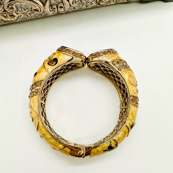 🔥  Gorgeous Rhinestone Statement Bracelet - Picture 4 of 17